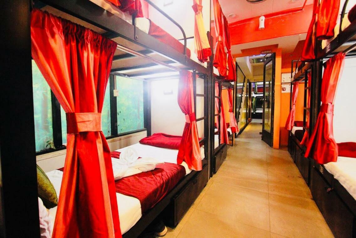Town Hostel Mumbai - Ac Dormitory Extérieur photo